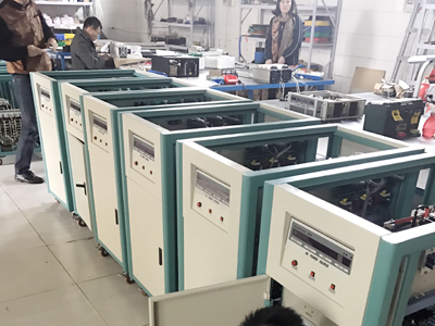 中集旗下扬州通利7台30KVA四种电压30KVA变频电源客户验收